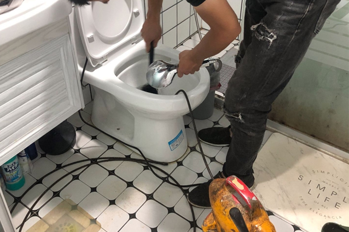 横沥镇马桶堵塞自己疏通还是找师傅?专业上门服务让你省时更省心