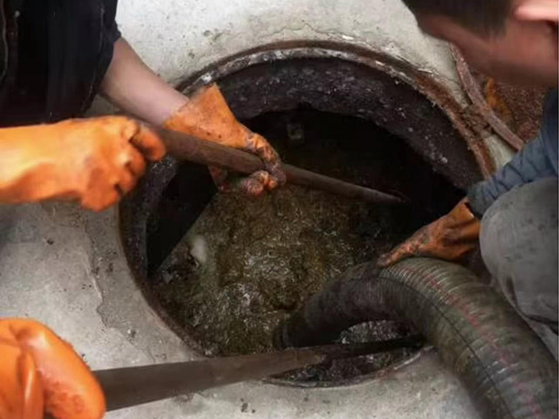 横沥镇清理化粪池时如何避免沼气的危害?